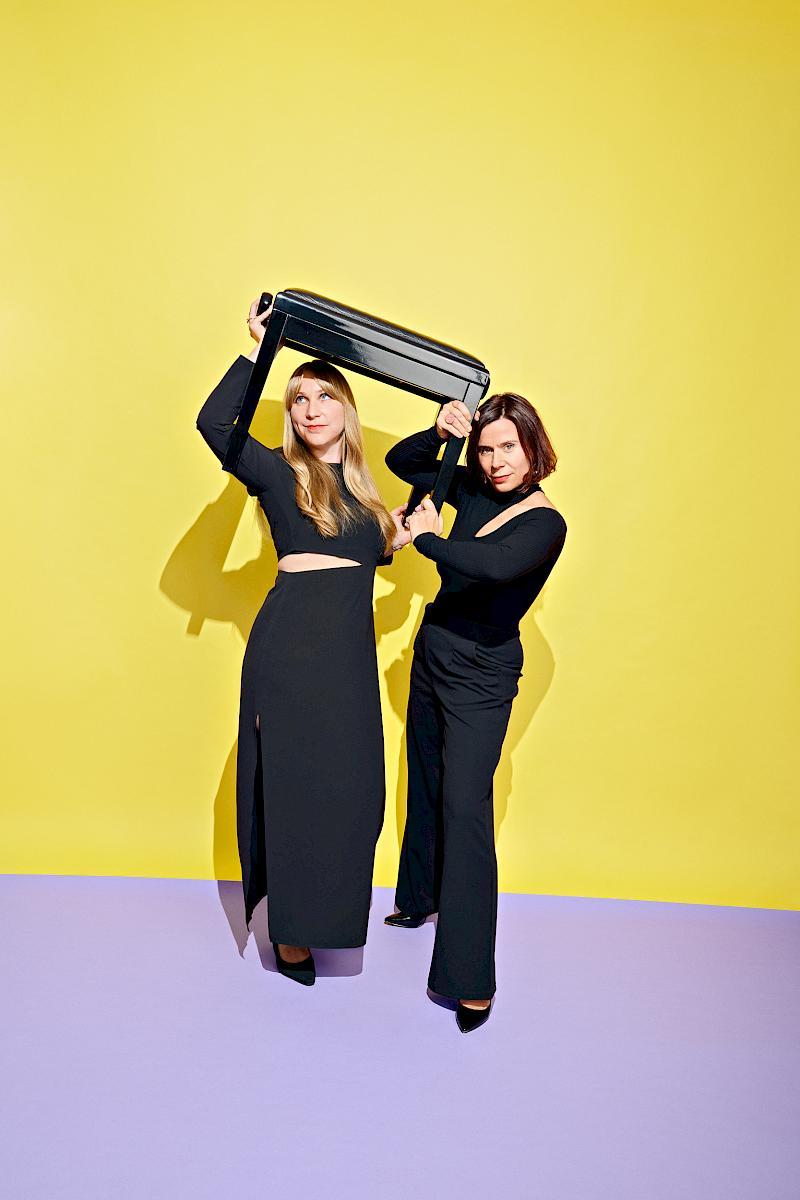 Eva & Serena